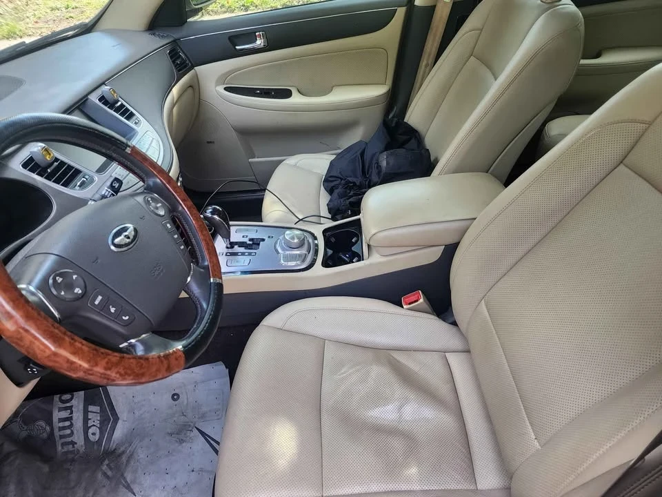 2011 Hyundai Genesis - Image 8 of 16