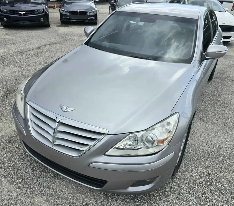 2011 Hyundai Genesis - Image 11 of 20