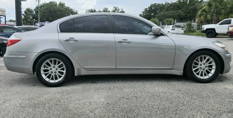 2011 Hyundai Genesis - Image 9 of 20