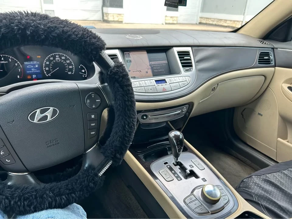 2011 Hyundai Genesis - Image 11 of 20