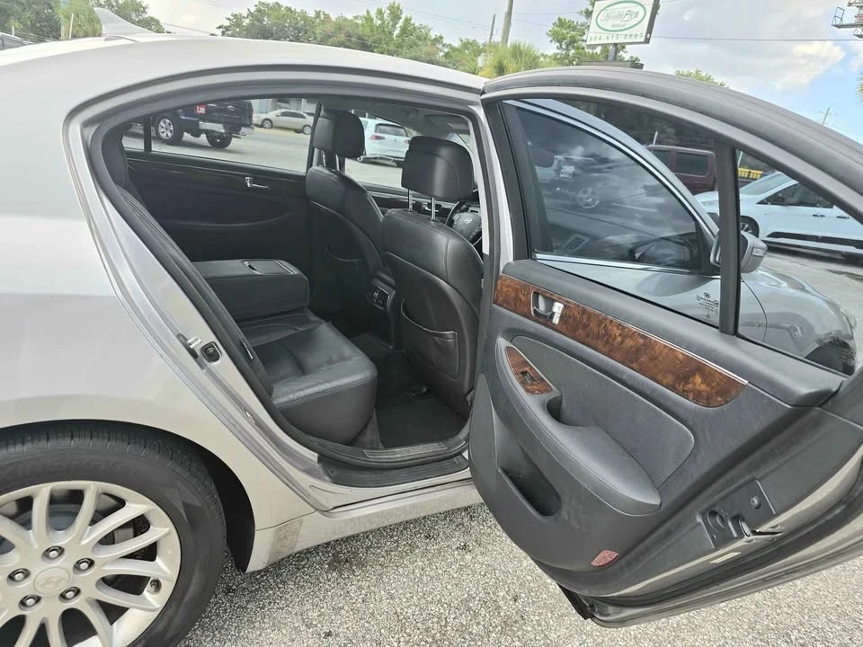 2011 Hyundai Genesis - Image 17 of 20