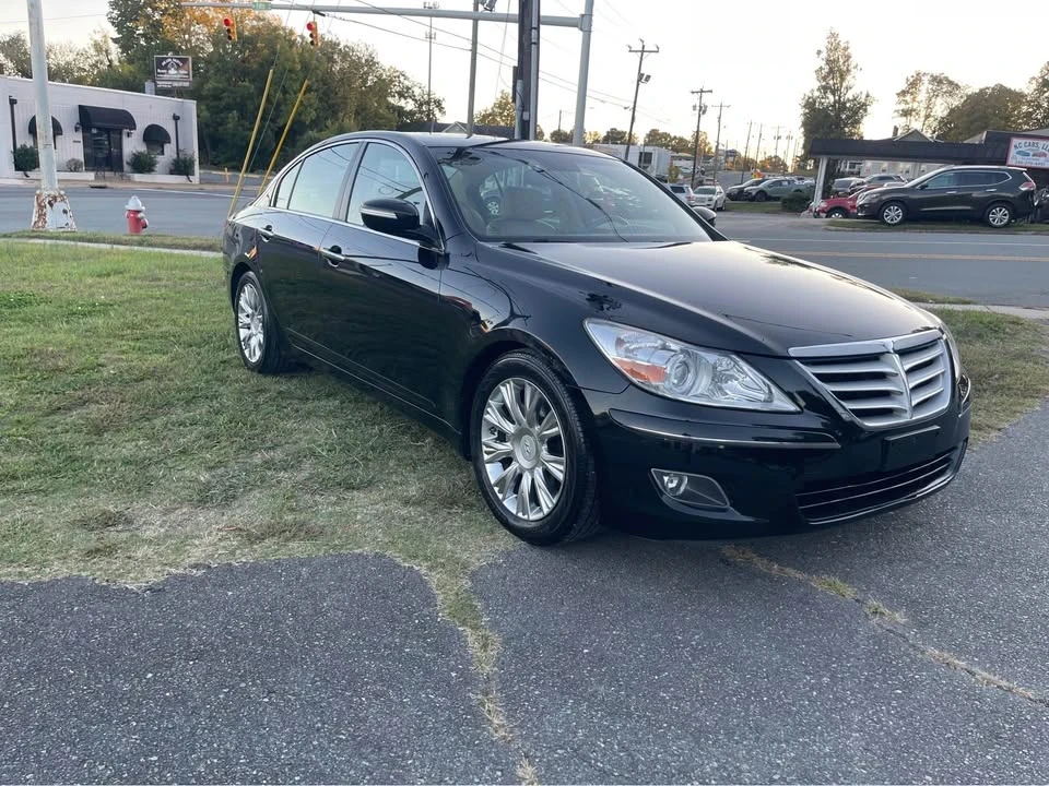 2011 Hyundai Genesis - Image 11 of 12