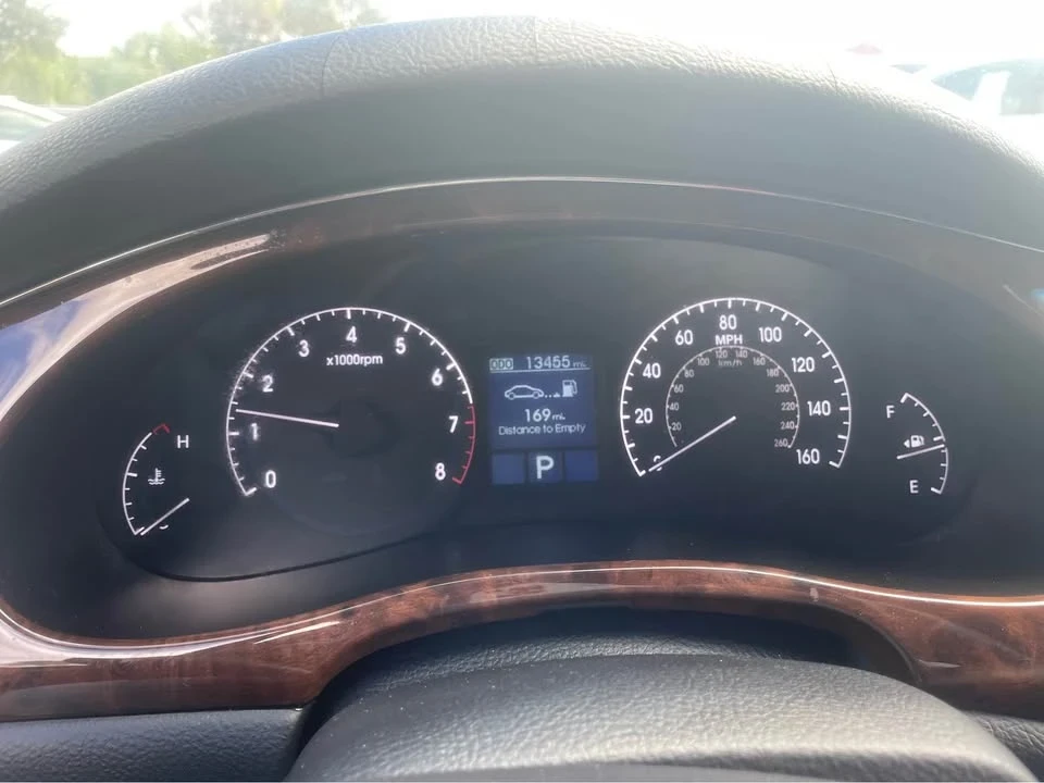 2011 Hyundai Genesis - Image 7 of 12