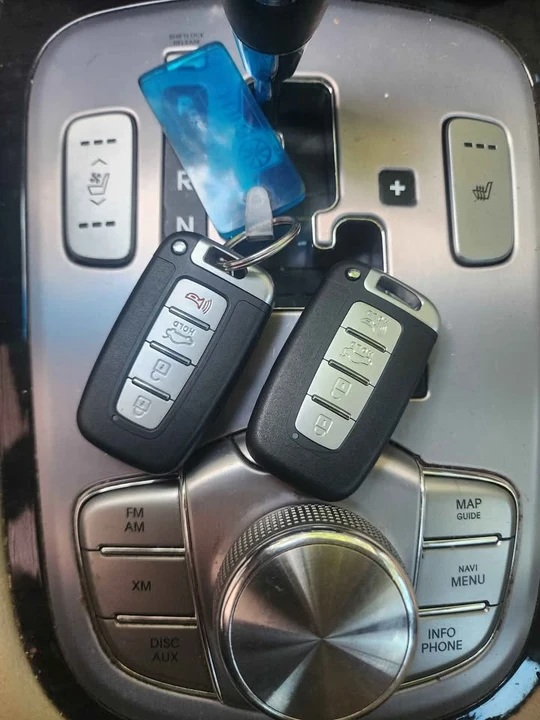 2011 Hyundai Genesis - Image 16 of 16