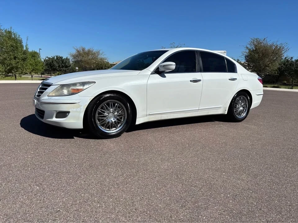 2011 Hyundai Genesis - Image 2 of 10