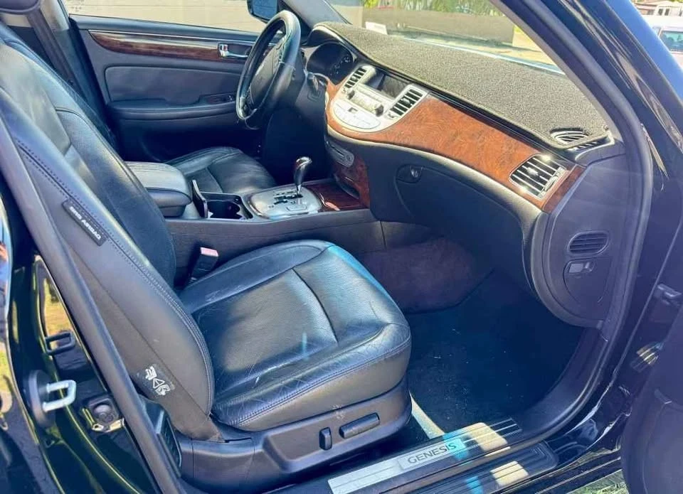 2011 Hyundai Genesis - Image 4 of 9
