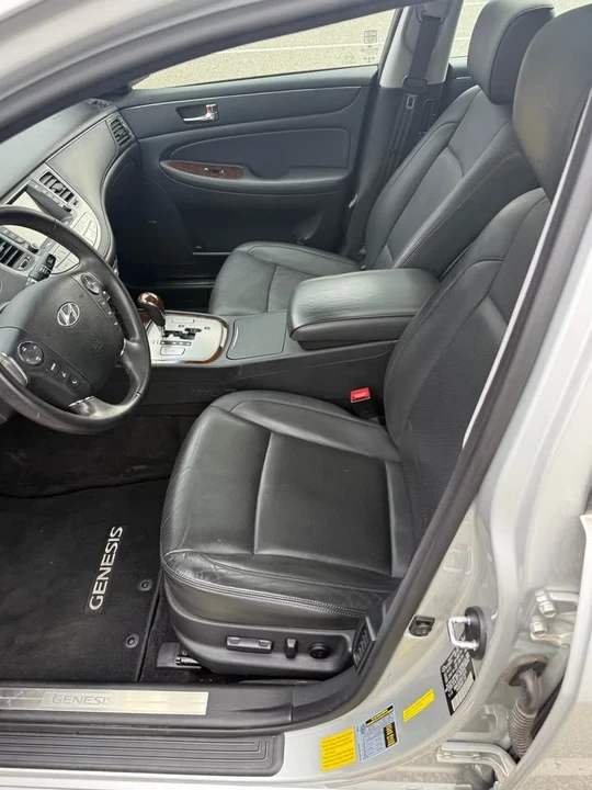 2011 Hyundai Genesis - Image 12 of 14
