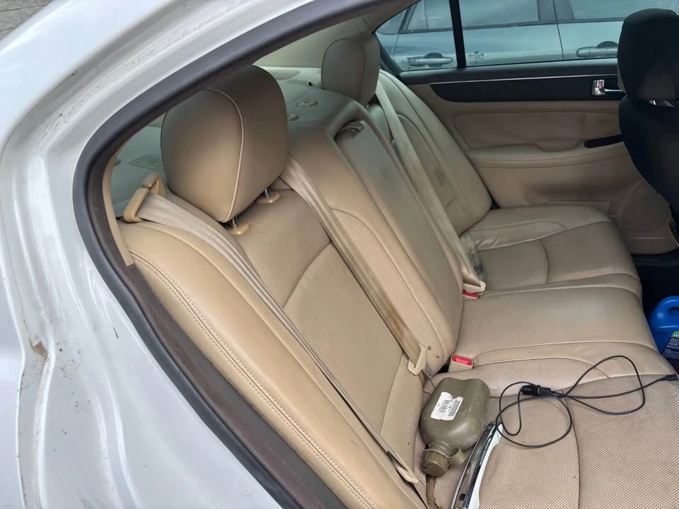 2011 Hyundai Genesis - Image 14 of 15