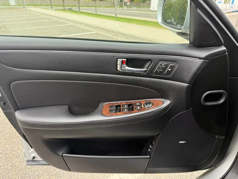 2011 Hyundai Genesis - Image 11 of 14