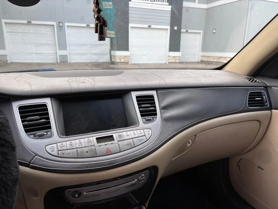 2011 Hyundai Genesis - Image 8 of 15