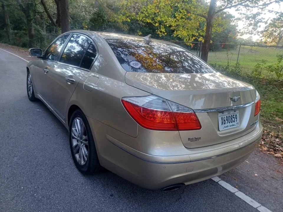 2011 Hyundai Genesis - Image 11 of 14