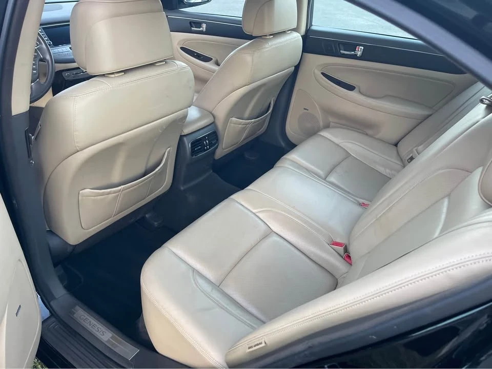 2011 Hyundai Genesis - Image 4 of 12