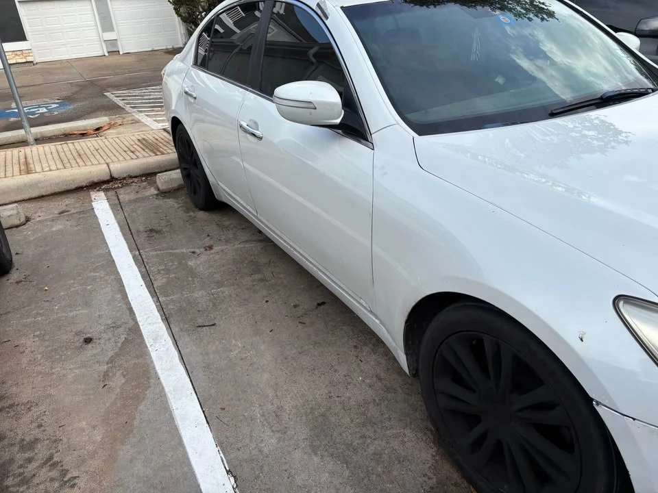 2011 Hyundai Genesis - Image 2 of 15