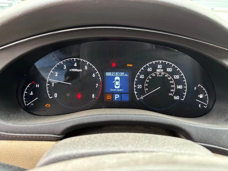 2011 Hyundai Genesis - Image 4 of 15