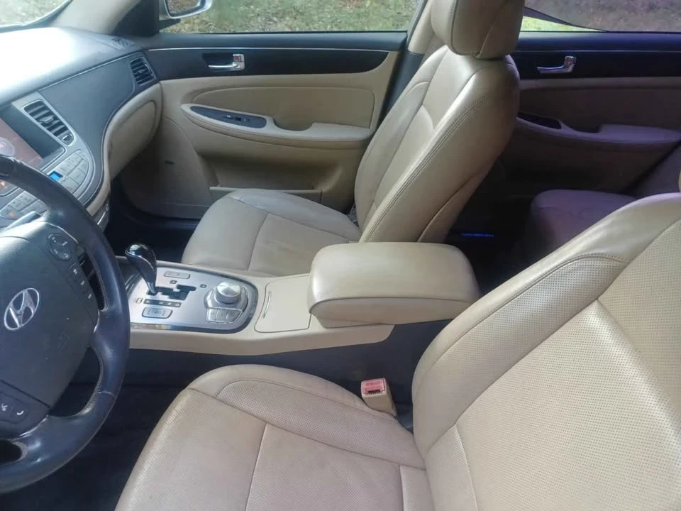 2011 Hyundai Genesis - Image 6 of 14