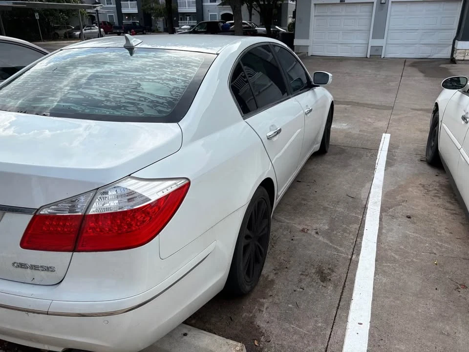 2011 Hyundai Genesis - Image 5 of 15