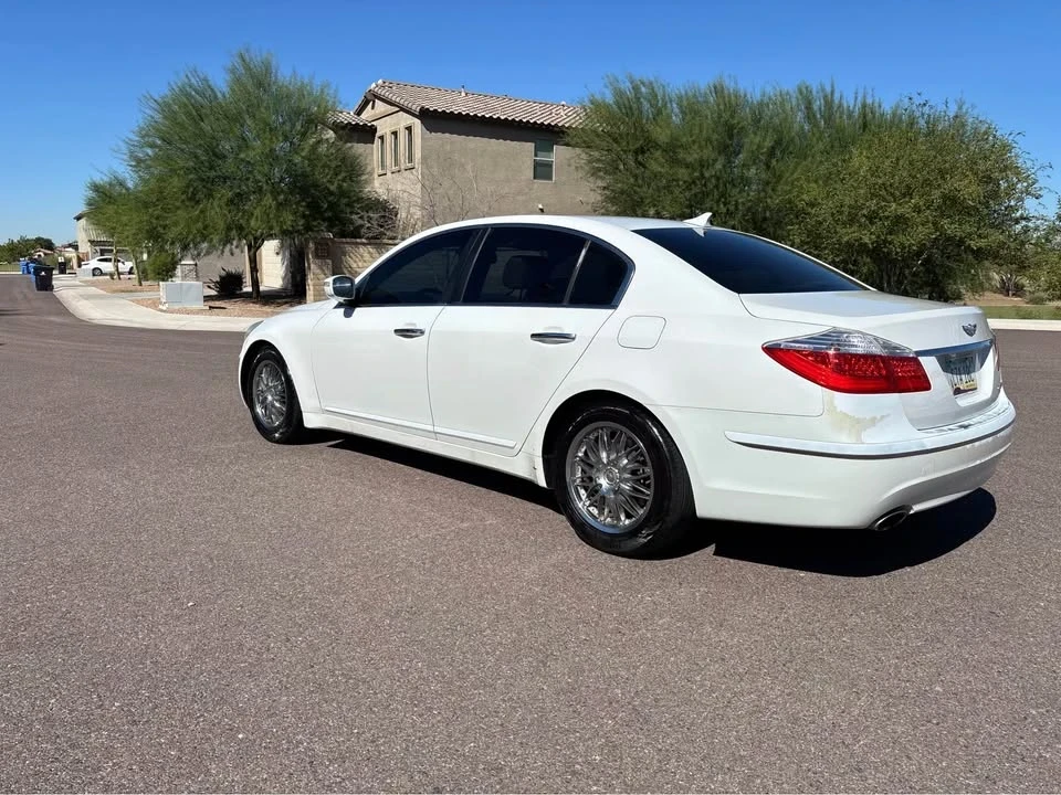 2011 Hyundai Genesis - Image 4 of 10
