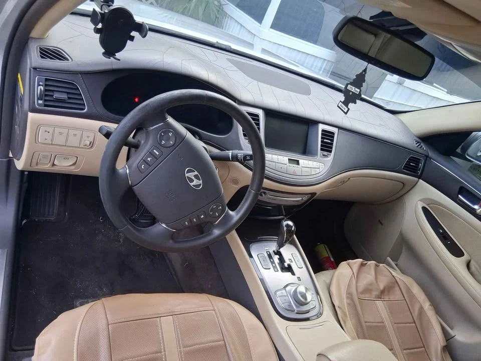 2011 Hyundai Genesis - Image 5 of 8