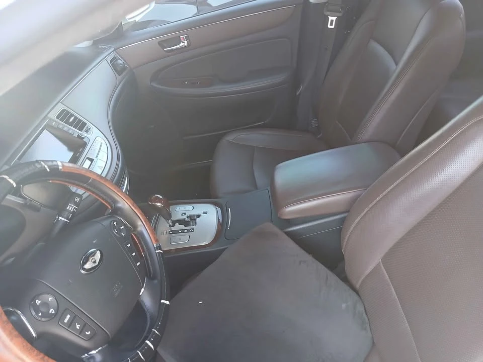 2011 Hyundai Genesis - Image 2 of 10