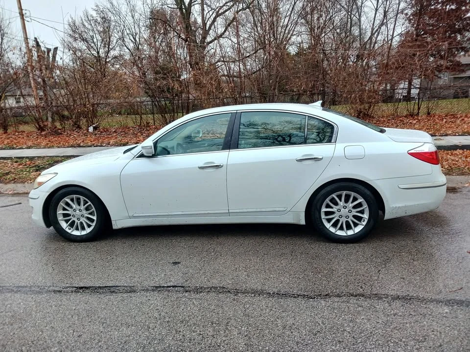 2011 Hyundai Genesis - Image 5 of 19