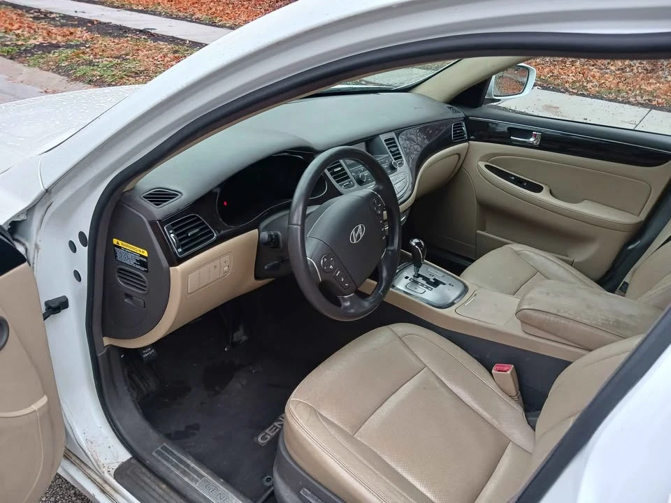 2011 Hyundai Genesis - Image 12 of 19