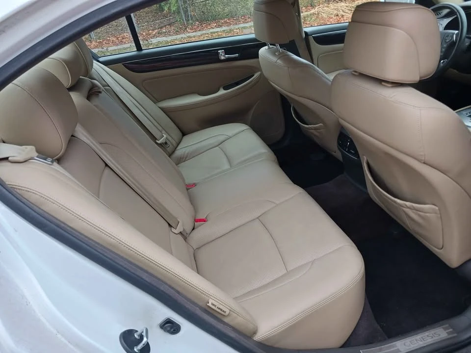 2011 Hyundai Genesis - Image 13 of 19