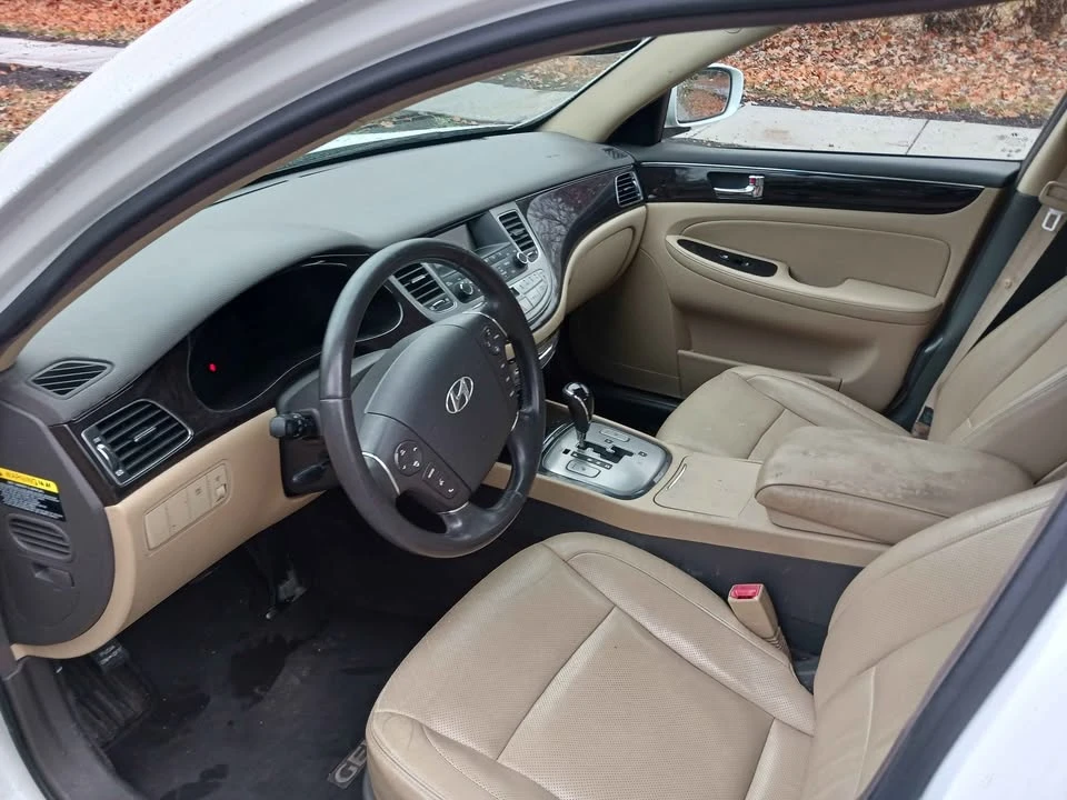 2011 Hyundai Genesis - Image 8 of 19
