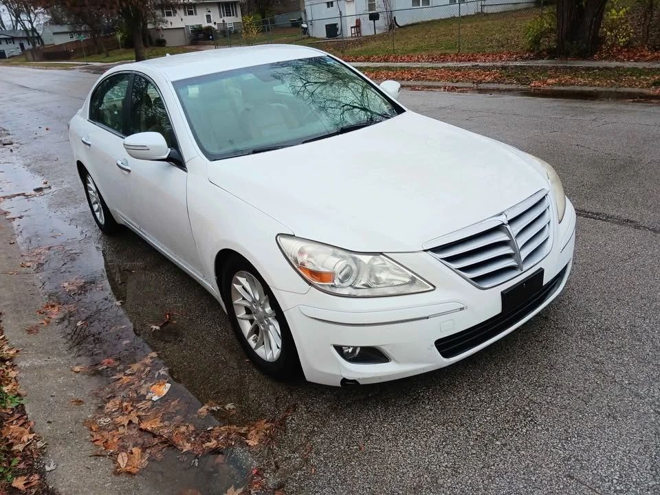 2011 Hyundai Genesis - Image 18 of 19