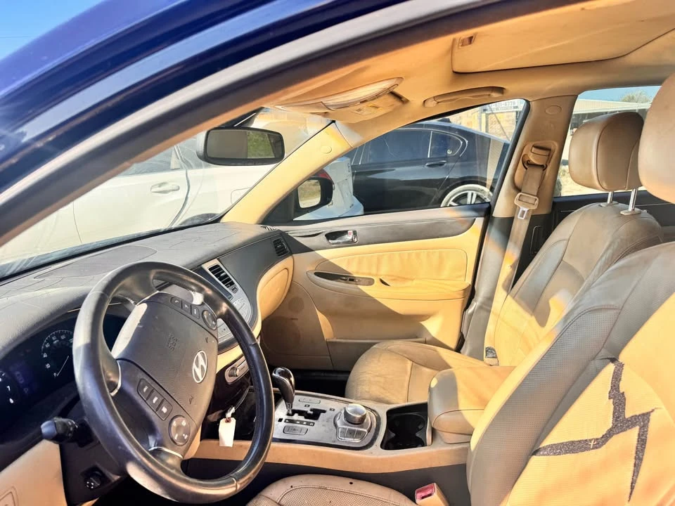 2011 Hyundai Genesis - Image 9 of 10