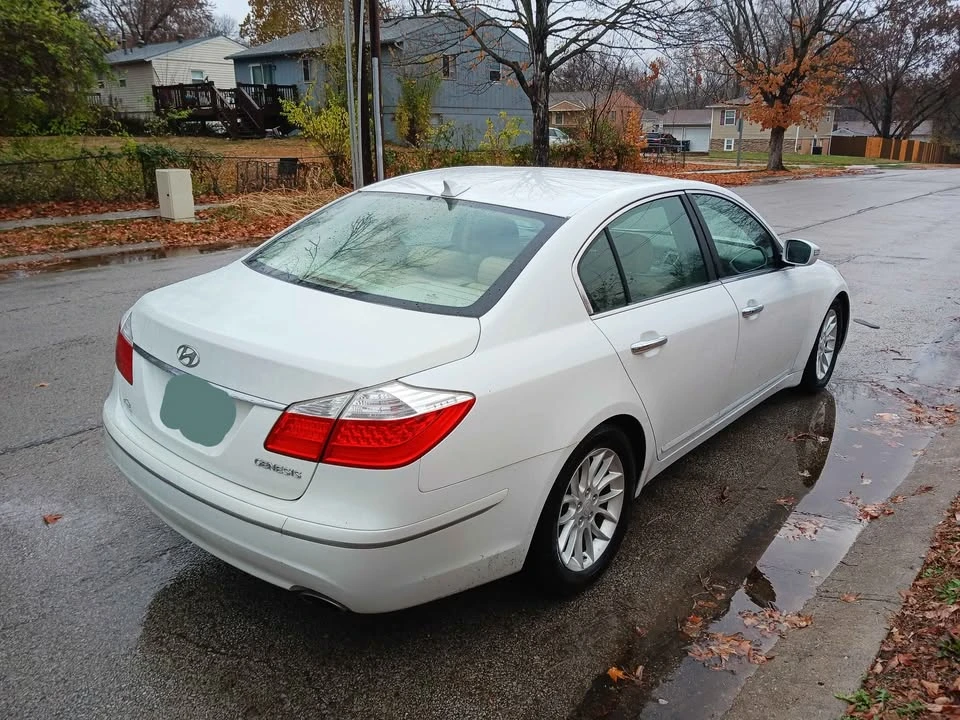 2011 Hyundai Genesis - Image 7 of 19