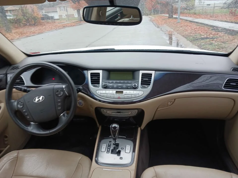 2011 Hyundai Genesis - Image 15 of 19