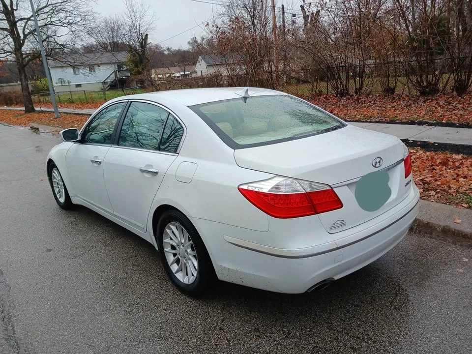 2011 Hyundai Genesis - Image 6 of 19