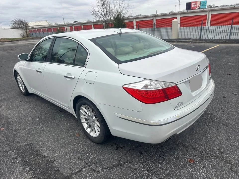 2011 Hyundai Genesis - Image 4 of 17