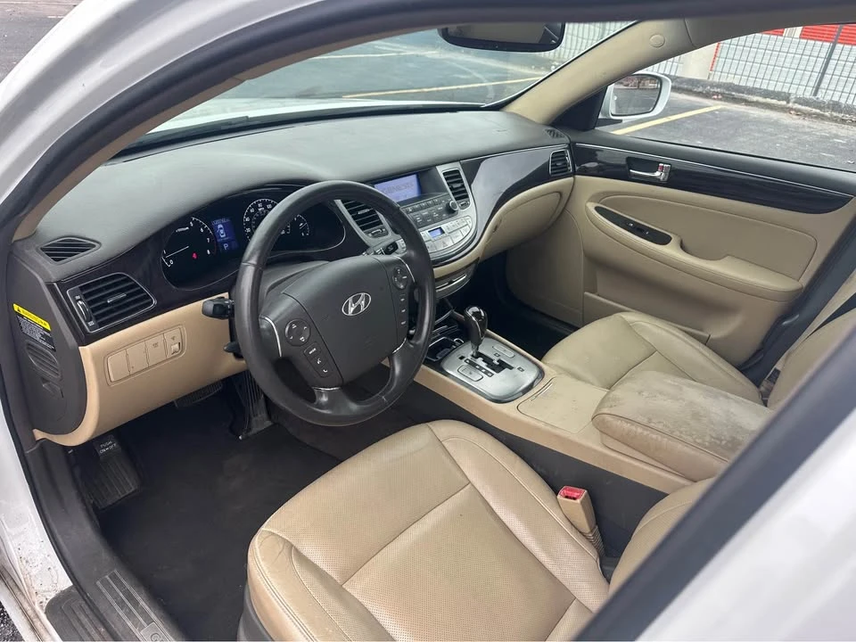 2011 Hyundai Genesis - Image 11 of 17