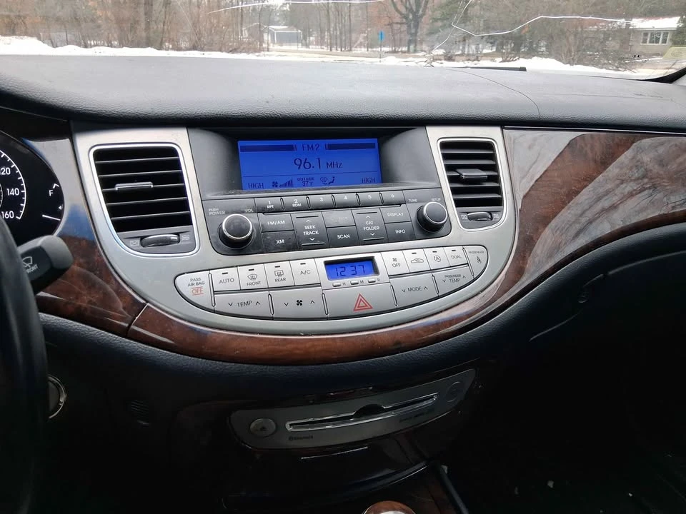 2011 Hyundai Genesis - Image 6 of 8