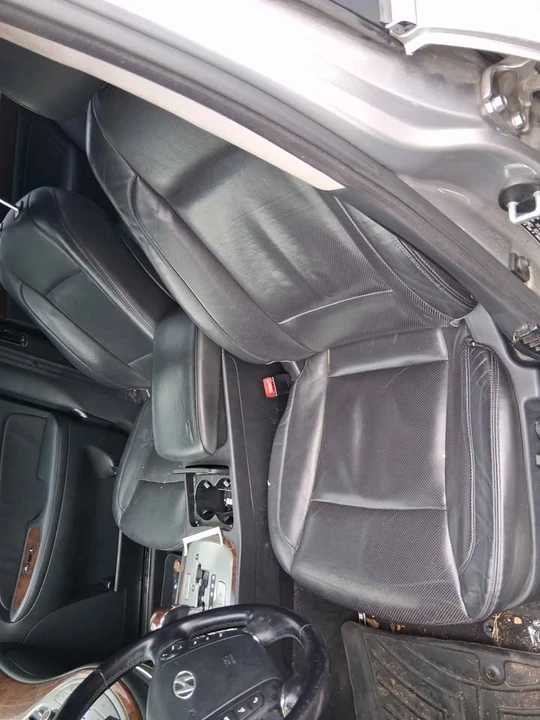 2011 Hyundai Genesis - Image 5 of 8