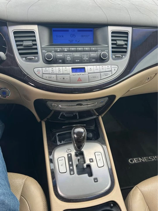 2011 Hyundai Genesis - Image 9 of 10