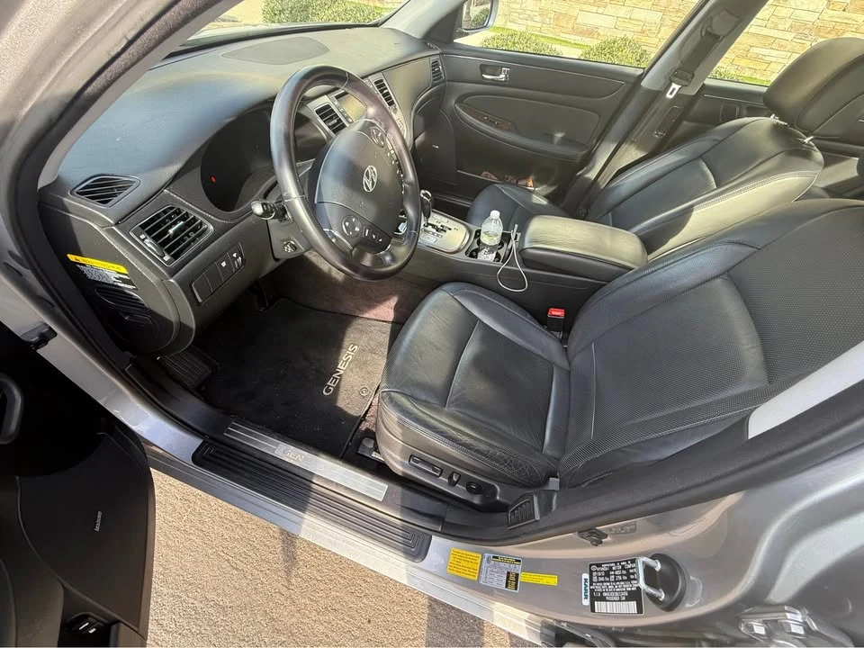 2011 Hyundai Genesis - Image 5 of 8