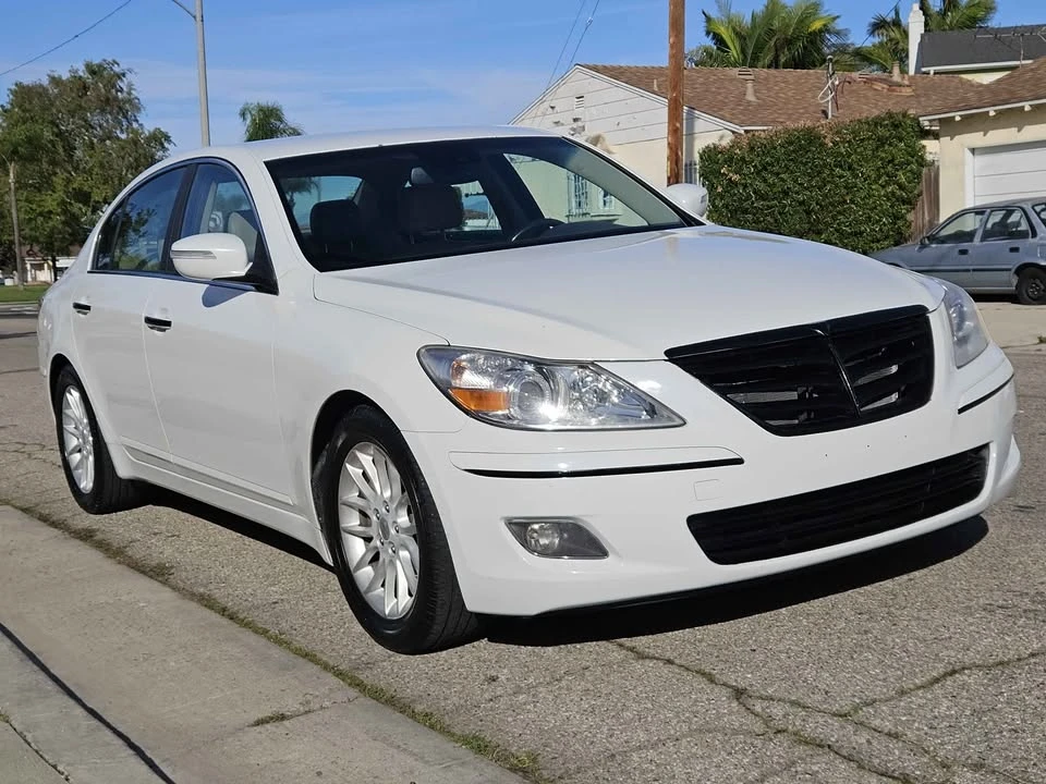 2011 Hyundai Genesis - Image 7 of 15