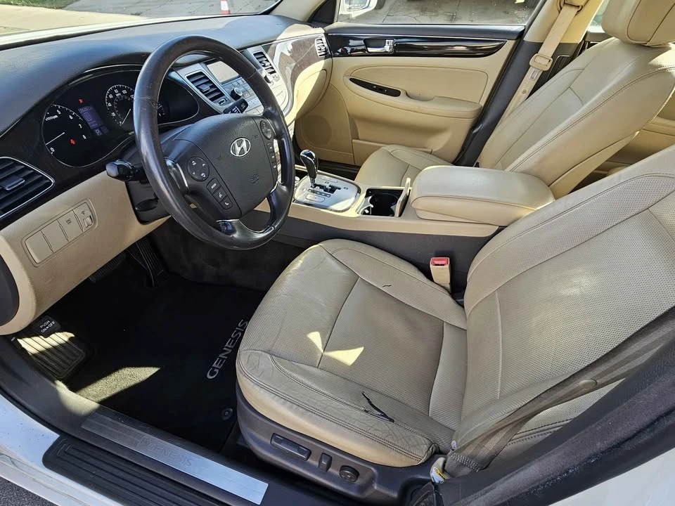 2011 Hyundai Genesis - Image 9 of 15
