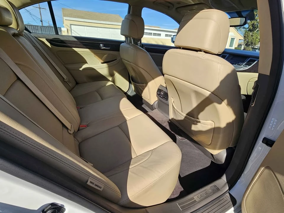 2011 Hyundai Genesis - Image 11 of 15