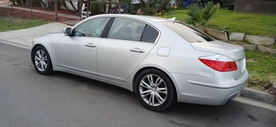 2011 Hyundai Genesis - Image 2 of 7