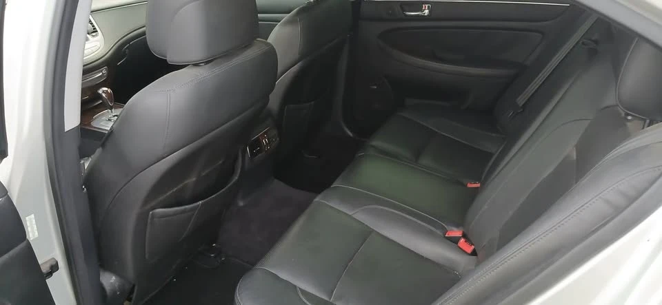 2011 Hyundai Genesis - Image 7 of 7