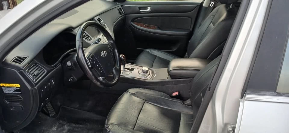 2011 Hyundai Genesis - Image 5 of 7