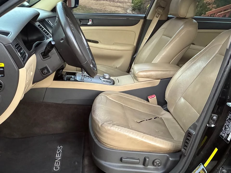 2011 Hyundai Genesis - Image 13 of 17