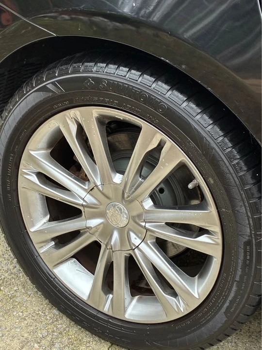 2011 Hyundai Genesis - Image 8 of 17