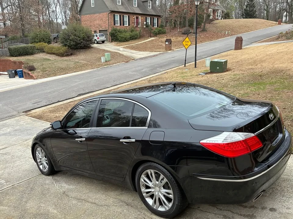 2011 Hyundai Genesis - Image 5 of 17