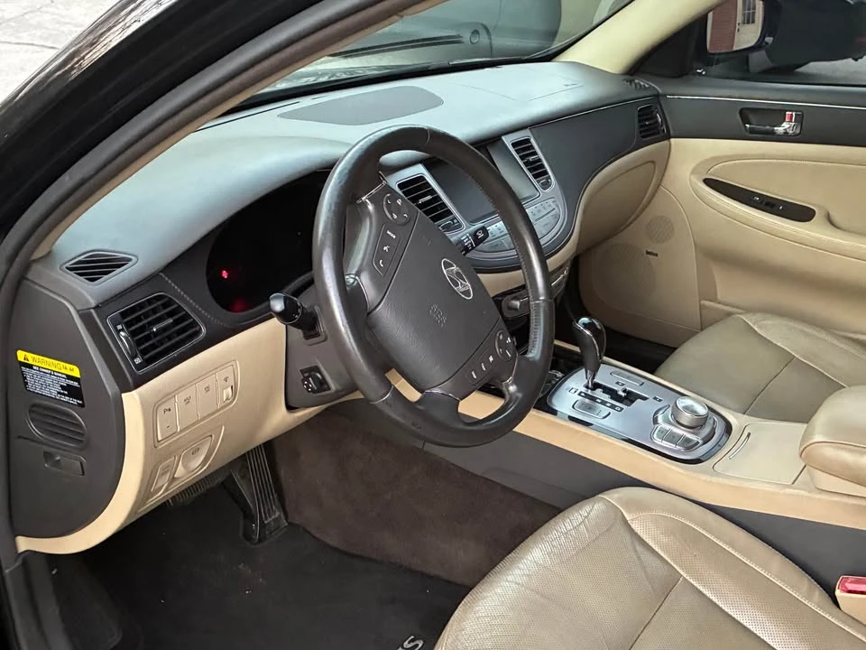 2011 Hyundai Genesis - Image 14 of 17