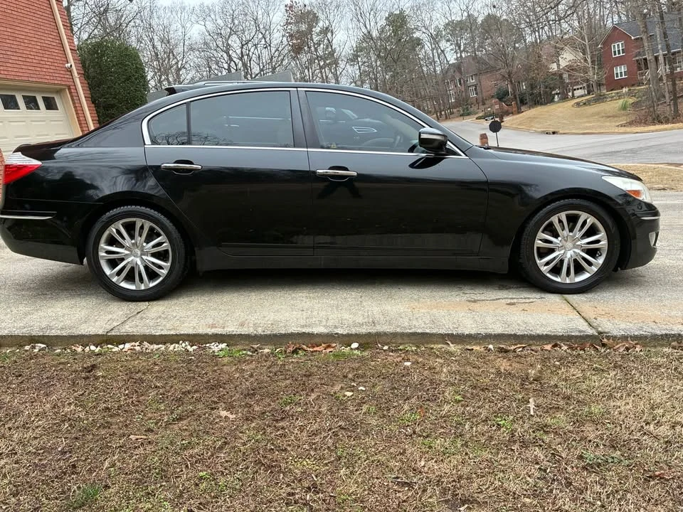 2011 Hyundai Genesis - Image 2 of 17