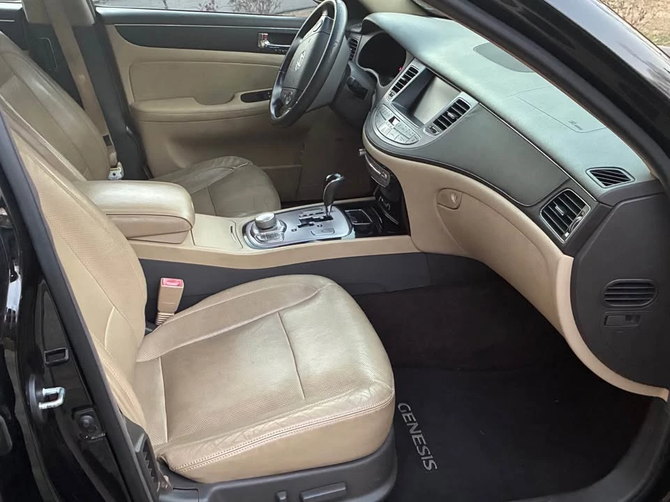 2011 Hyundai Genesis - Image 10 of 17